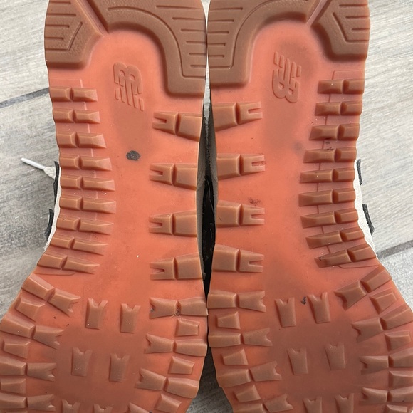 New Balance White and Black Sneakers Classic Design - Picture 5 of 6